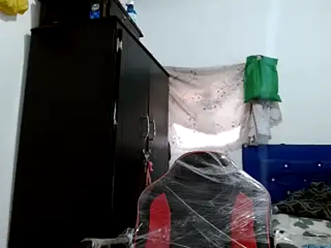 Snapshot of miriam775 chatting on 12-31-24, 12:25 miriam775 online show from 12-31-24, 12:25