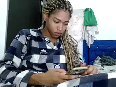 Snapshot of miriam775 chatting on 01-15-25, 11:43 miriam775 online show from 01-15-25, 11:43