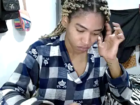 Snapshot of miriam775 chatting on 01-22-25, 03:18 miriam775 online show from 01-22-25, 03:18