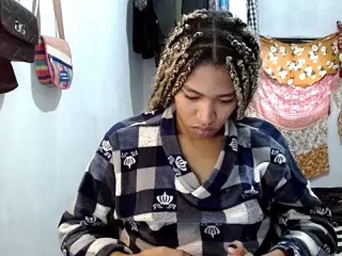 Snapshot of miriam775 chatting on 02-05-25, 12:27 miriam775 online show from 02-05-25, 12:27