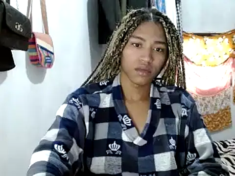 Snapshot of miriam775 chatting on 02-08-25, 01:11 miriam775 online show from 02-08-25, 01:11