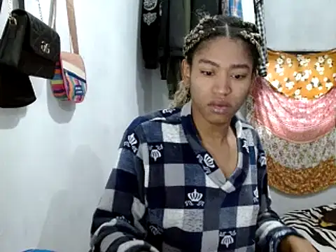 Snapshot of miriam775 chatting on 02-11-25, 12:48 miriam775 online show from 02-11-25, 12:48