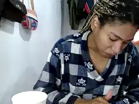 Snapshot of miriam775 chatting on 02-25-25, 12:55 miriam775 online show from 02-25-25, 12:55