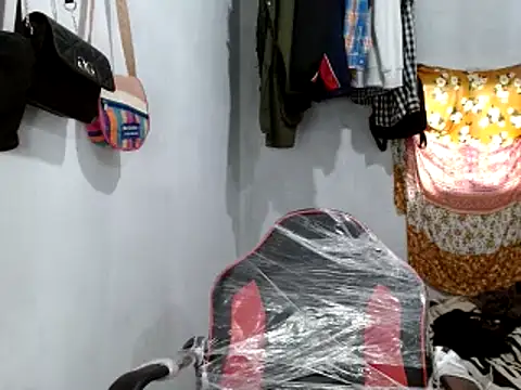 Snapshot of miriam775 chatting on 02-26-25, 01:41 miriam775 online show from 02-26-25, 01:41