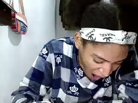 Snapshot of miriam775 chatting on 03-11-25, 01:23 miriam775 online show from 03-11-25, 01:23