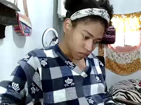 Snapshot of miriam775 chatting on 03-20-25, 02:21 miriam775 online show from 03-20-25, 02:21