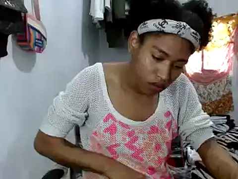 Snapshot of miriam775 chatting on 03-21-25, 04:40 miriam775 online show from 03-21-25, 04:40