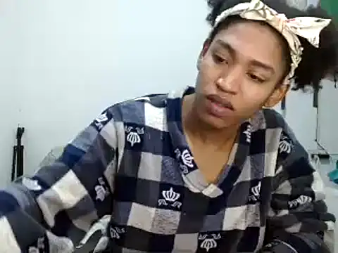 Snapshot of miriam775 chatting on 09-09-25, 03:28 miriam775 online show from 09-09-25, 03:28