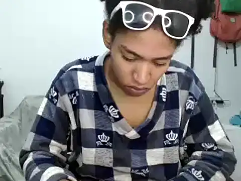 Snapshot of miriam775 chatting on 09-10-25, 10:48 miriam775 online show from 09-10-25, 10:48