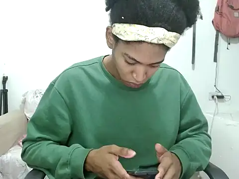 Snapshot of miriam775 chatting on 09-20-25, 11:22 miriam775 online show from 09-20-25, 11:22