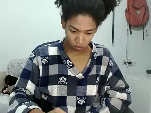 Snapshot of miriam775 chatting on 09-26-25, 10:52 miriam775 online show from 09-26-25, 10:52