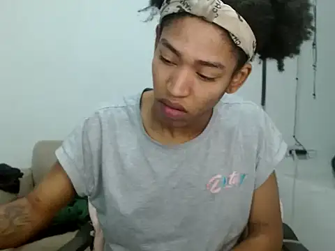 Snapshot of miriam775 chatting on 09-29-25, 11:15 miriam775 online show from 09-29-25, 11:15