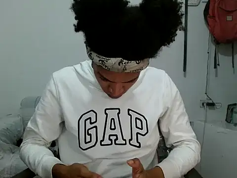 Snapshot of miriam775 chatting on 09-30-25, 10:42 miriam775 online show from 09-30-25, 10:42