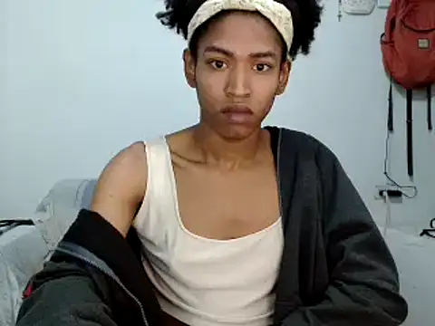 Snapshot of miriam775 chatting on 10-06-25, 08:39 miriam775 online show from 10-06-25, 08:39