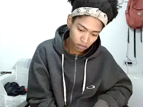 Snapshot of miriam775 chatting on 10-07-25, 11:40 miriam775 online show from 10-07-25, 11:40