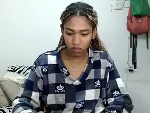 Snapshot of miriam775 chatting on 01-07-26, 01:35 miriam775 online show from 01-07-26, 01:35