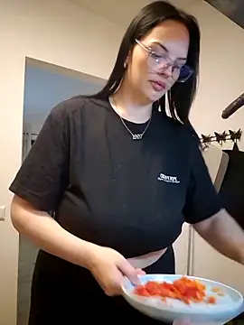 Jujuicy 97 online show from 10-27-25, 04:22