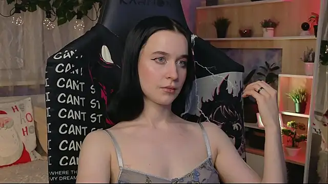 Snapshot of KiraLiLime chatting on 02-22-25, 03:47 KiraLiLime online show from 02-22-25, 03:47