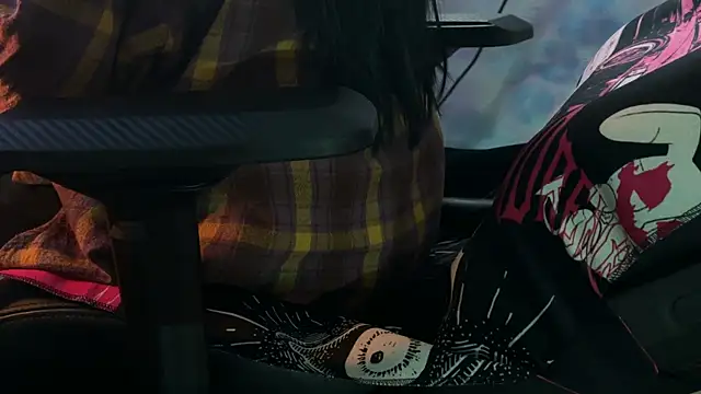 Snapshot of KiraLiLime chatting on 03-04-25, 04:09 KiraLiLime online show from 03-04-25, 04:09