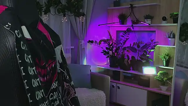 Snapshot of KiraLiLime chatting on 03-19-25, 09:27 KiraLiLime online show from 03-19-25, 09:27