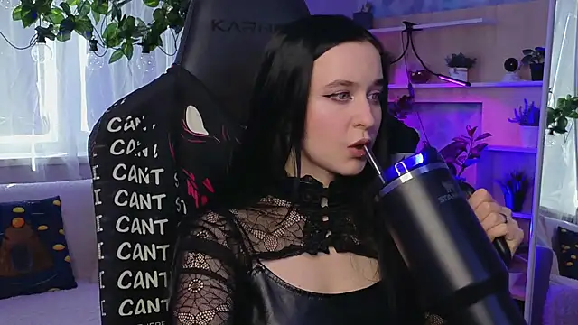 Snapshot of KiraLiLime chatting on 03-22-25, 12:14 KiraLiLime online show from 03-22-25, 12:14