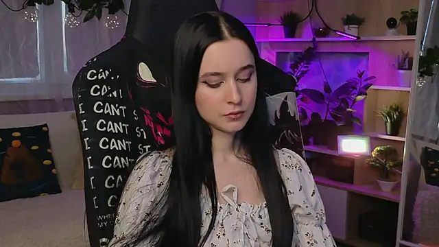 Snapshot of KiraLiLime chatting on 03-22-25, 03:31 KiraLiLime online show from 03-22-25, 03:31