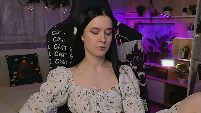 Snapshot of KiraLiLime chatting on 03-22-25, 09:42 KiraLiLime online show from 03-22-25, 09:42