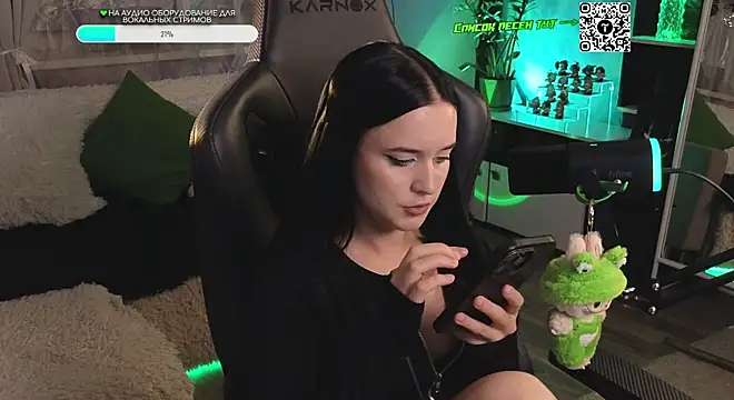 Snapshot of KiraLiLime chatting on 09-30-25, 01:43 KiraLiLime online show from 09-30-25, 01:43