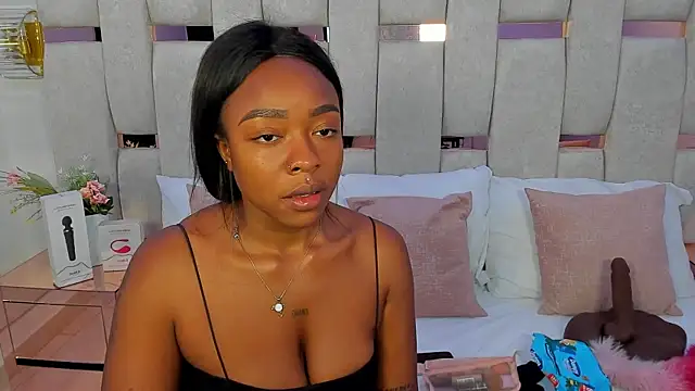 Snapshot of mia_schwarz chatting on 01-18-25, 07:48 mia schwarz online show from 01-18-25, 07:48