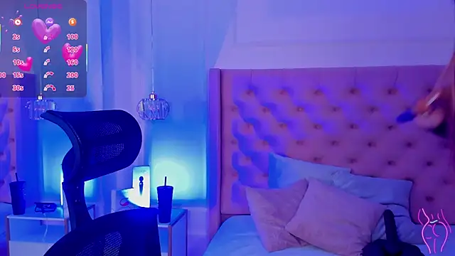 Snapshot of mia_schwarz chatting on 09-15-25, 04:45 mia schwarz online show from 09-15-25, 04:45