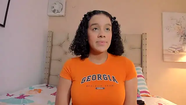 Snapshot of vanesasexyhot21 chatting on 10-13-25, 02:33 vanesasexyhot21 online show from 10-13-25, 02:33