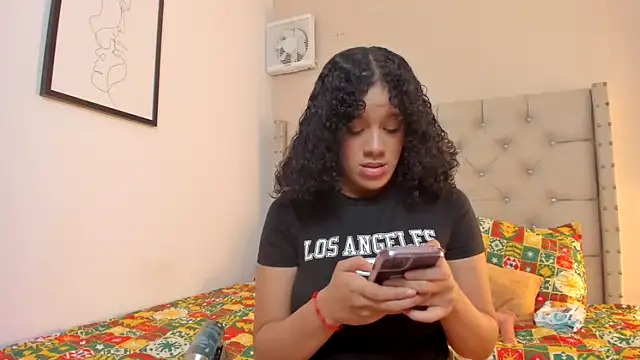 Snapshot of vanesasexyhot21 chatting on 11-22-25, 02:54 vanesasexyhot21 online show from 11-22-25, 02:54