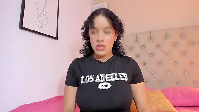 Snapshot of vanesasexyhot21 chatting on 11-29-25, 02:25 vanesasexyhot21 online show from 11-29-25, 02:25