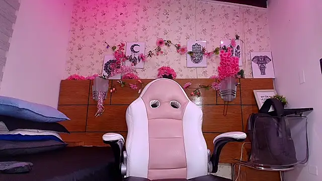 Snapshot of aisha_sh chatting on 09-11-25, 11:54 aisha sh online show from 09-11-25, 11:54