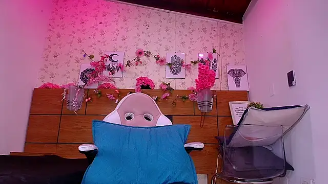 Snapshot of aisha_sh chatting on 09-20-25, 11:55 aisha sh online show from 09-20-25, 11:55