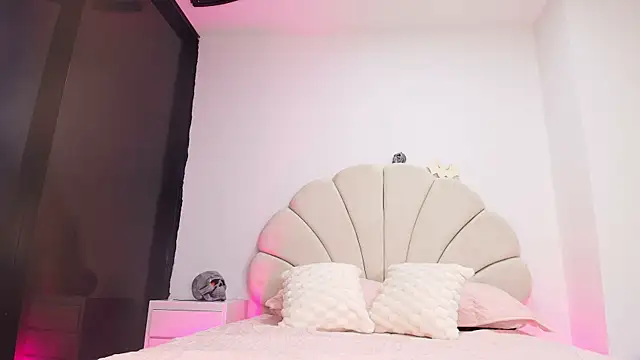 Snapshot of aisha_sh chatting on 10-28-25, 11:58 aisha sh online show from 10-28-25, 11:58