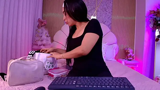 Snapshot of aisha_sh chatting on 11-25-25, 11:54 aisha sh online show from 11-25-25, 11:54