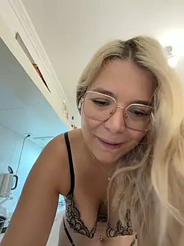 EmyLana online show from 10-18-25, 07:53