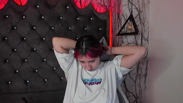 larissa01  online show from 02-07-25, 02:40