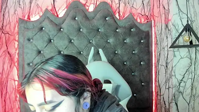 larissa01  online show from 02-10-25, 03:24