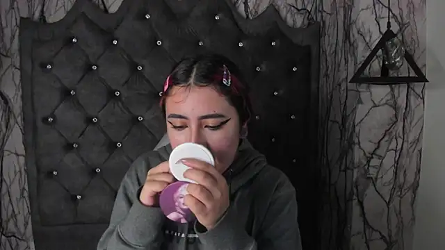 larissa01  online show from 02-23-25, 03:02