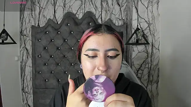 larissa01  online show from 02-25-25, 03:20