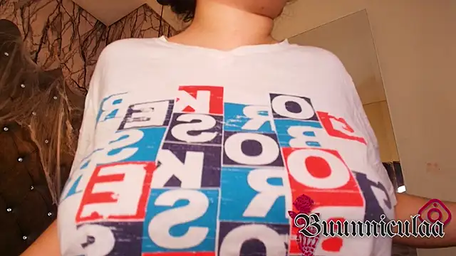 larissa01  online show from 10-13-25, 04:01