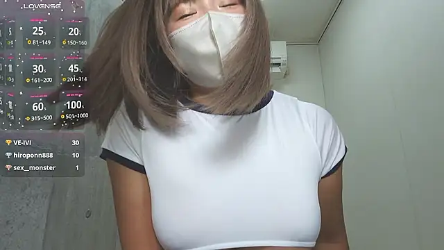 Snapshot of sara__xx__love chatting on 10-19-25, 01:34 sara xx love online show from 10-19-25, 01:34