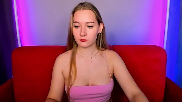 Snapshot of AlinaVice chatting on 11-12-25, 01:06 AlinaVice online show from 11-12-25, 01:06