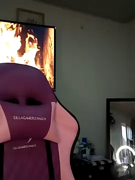 Lanna hott  online show from 10-15-25, 07:36