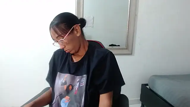 Snapshot of ZashaRomero chatting on 12-10-24, 03:52 ZashaRomero online show from 12-10-24, 03:52