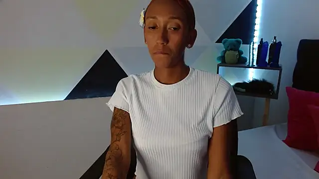 Snapshot of ZashaRomero chatting on 02-25-25, 06:31 ZashaRomero online show from 02-25-25, 06:31