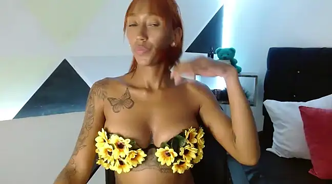 Snapshot of ZashaRomero chatting on 03-08-25, 02:01 ZashaRomero online show from 03-08-25, 02:01