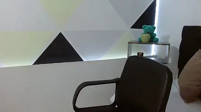 Snapshot of ZashaRomero chatting on 03-21-25, 09:23 ZashaRomero online show from 03-21-25, 09:23